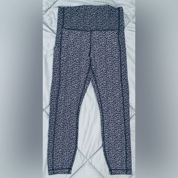 Athleta Ultimate Stash Pocket Textured 7/8 Leggings Black Gray Size Small - Picture 4 of 8